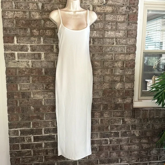FASHION NOVA. Everlasting midi dress size M while - Picture 2 of 6